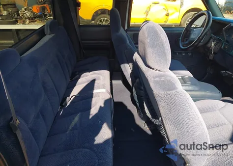 1996 GMC Sierra C1500 z USA, uszkodzony, nr VIN 2GTEC19R5T1557600